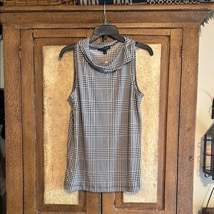 NWT Banana Republic Gray and White Tank Top with Cowl Neckline